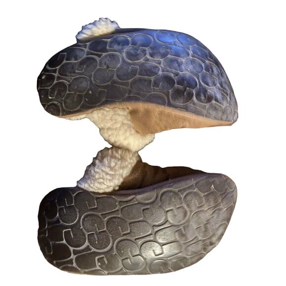 UGG Women's Slippers Size 9 - Picture 3 of 3